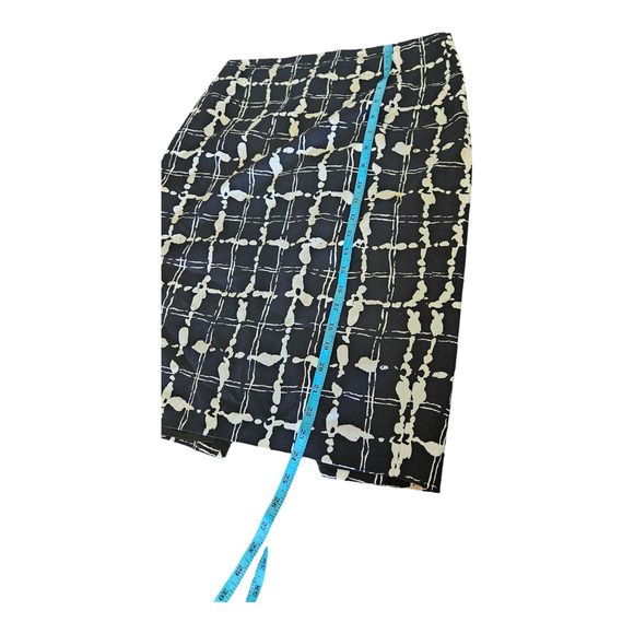 Express Design Studio Size 8 Black and White Skirt *flawed* - Picture 8 of 8